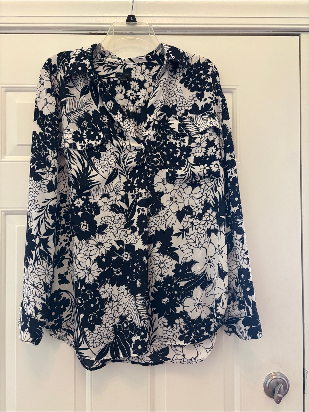 Ann Taylor Black & White Floral Button-Down Shirt